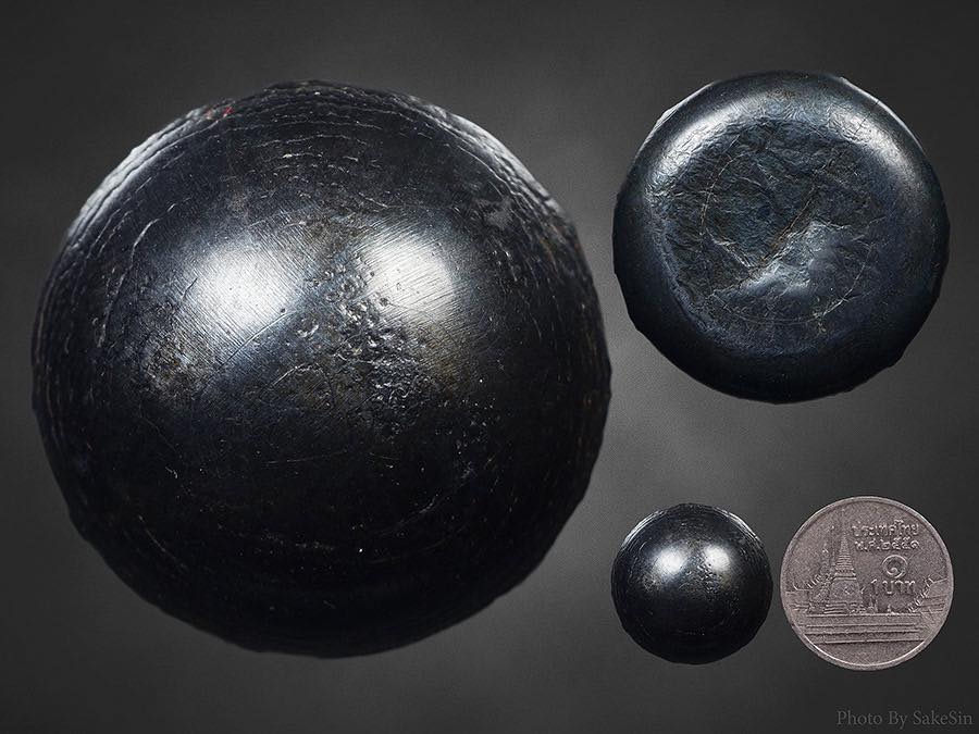 เม็ดแร่ครูบาสร้อยวัดมงคลคีรีเขตร์ จ.ตาก