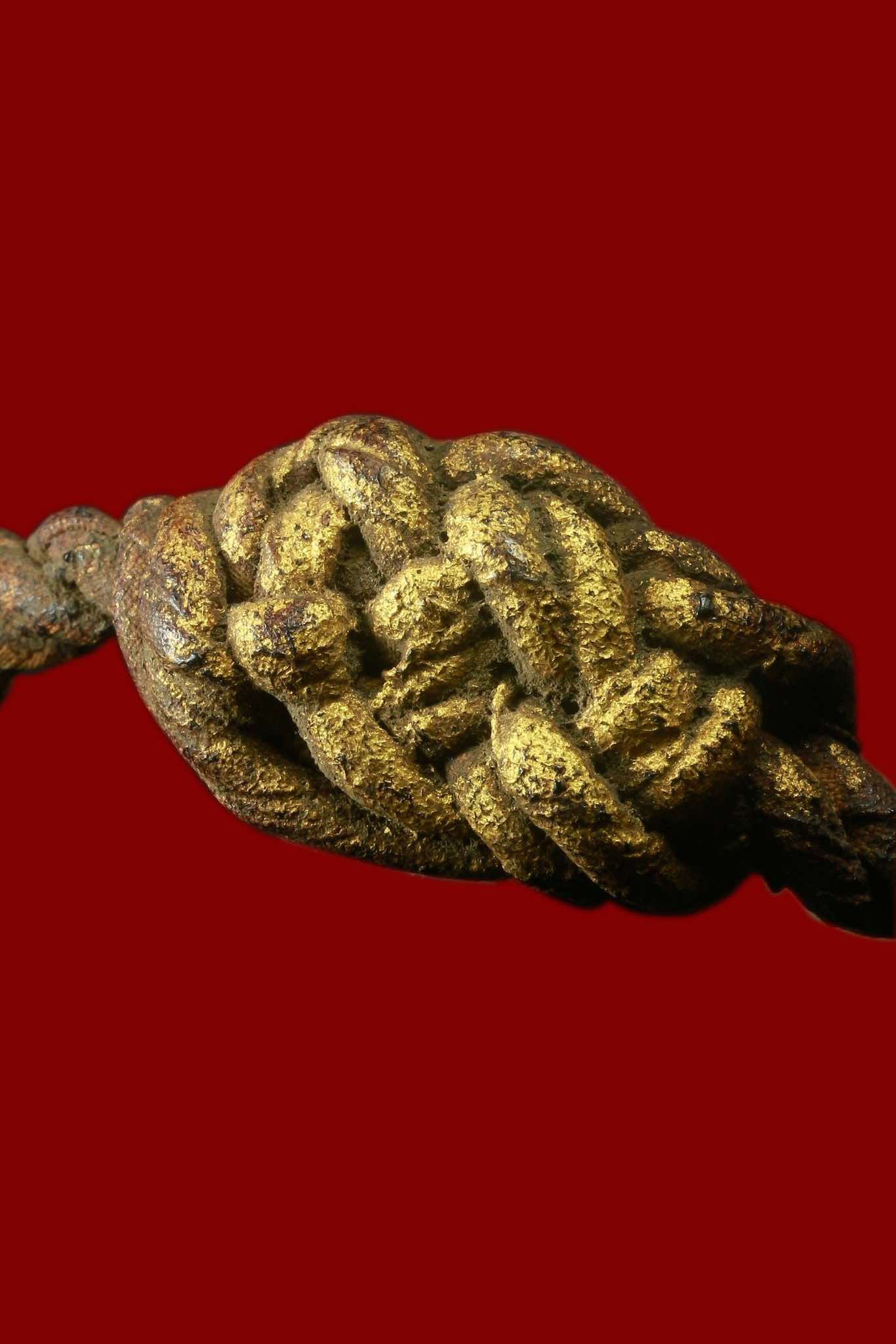 พิรอดแขน ลพ. ม่วง วัดบ้านทวน จ.กาญจนบุรี