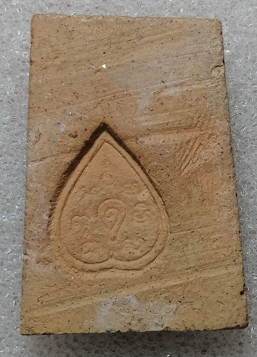 พระกรุวัดถ้ำผึ้ง สุโขทัย