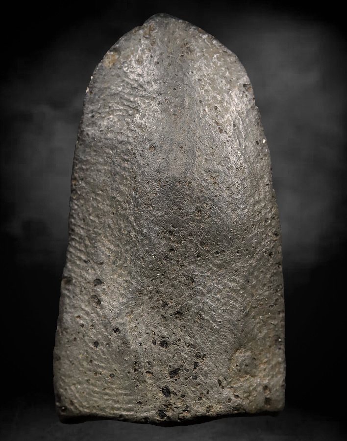 พระรอดรูปเหมือน ครูบาศรีวิชัย เนื้อดํา 