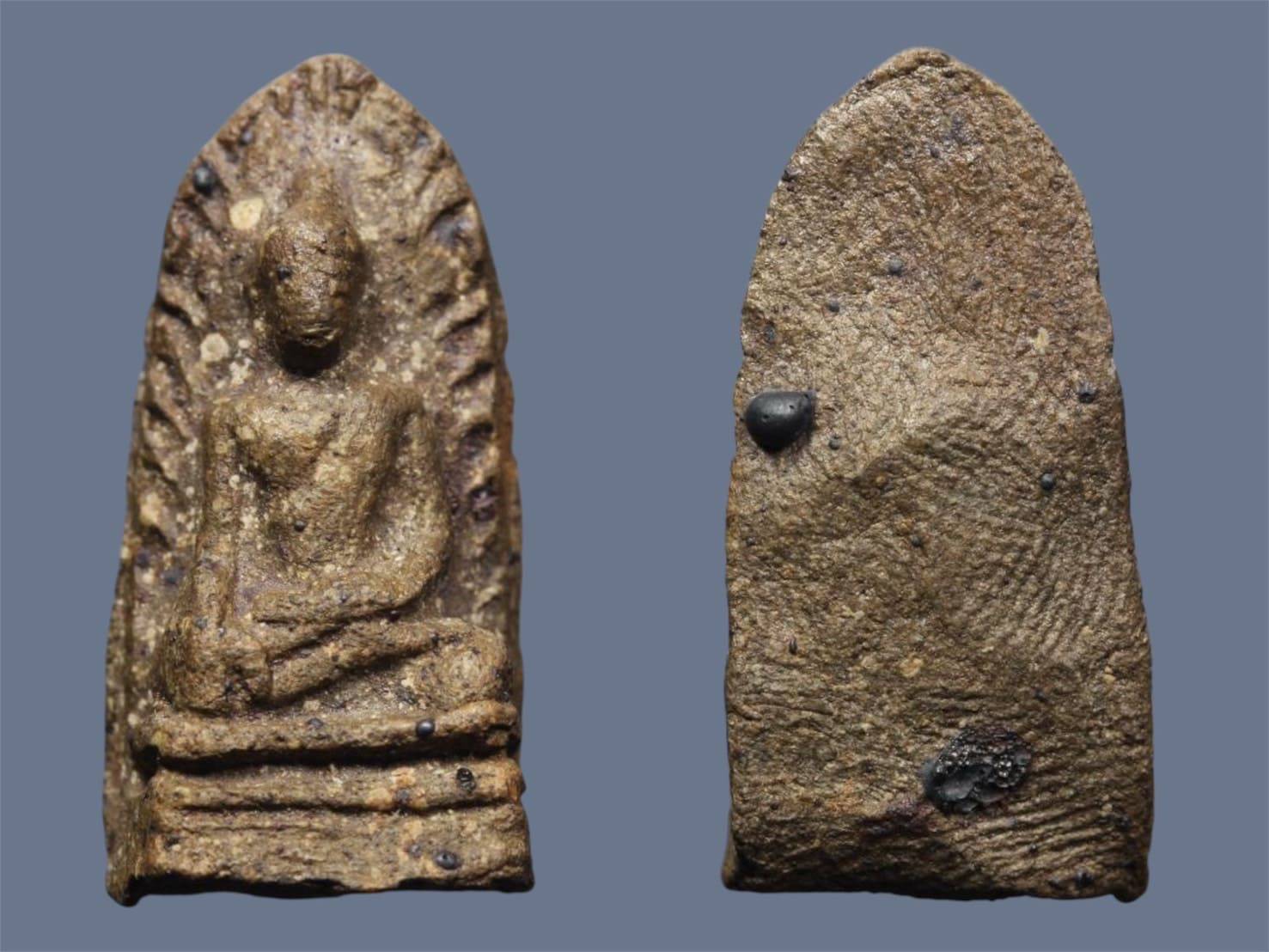 พระรอดวัดพระสิงห์พิมพ์กลางมีหมัดไฟ