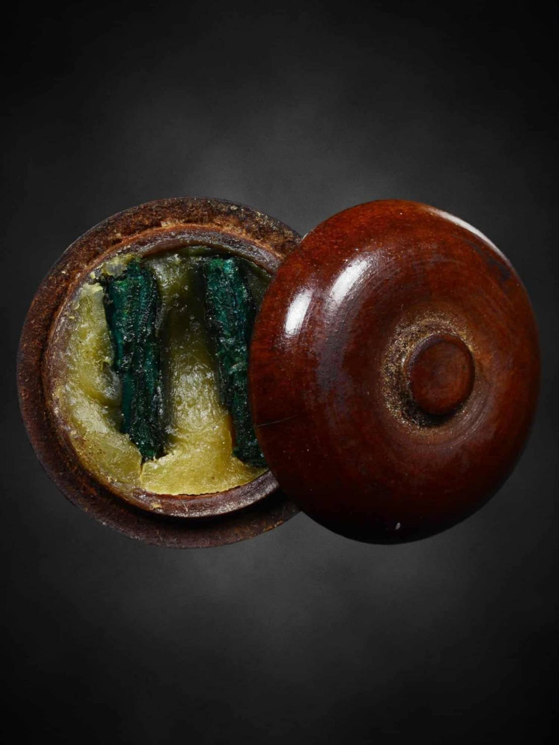 สีผึ้งน้ำมันพราย อ.วรา ปราการ