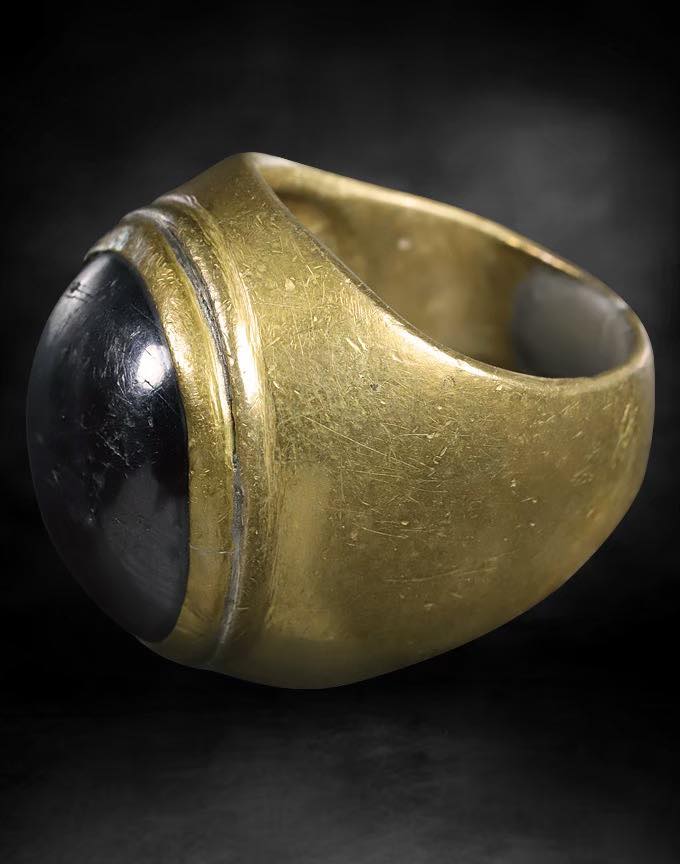 แหวนหัวเหล็กไหลอาจารย์ชุมไชยคีรี