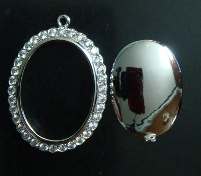 ตรับเงินฝังเพรชรัชเชียชุบทองคำขาว