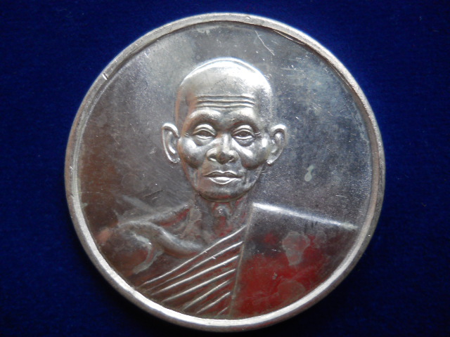 หลวงปู่คำพัน บาตรน้ำมนต์ใหญ่ เนื้อเงินครับ