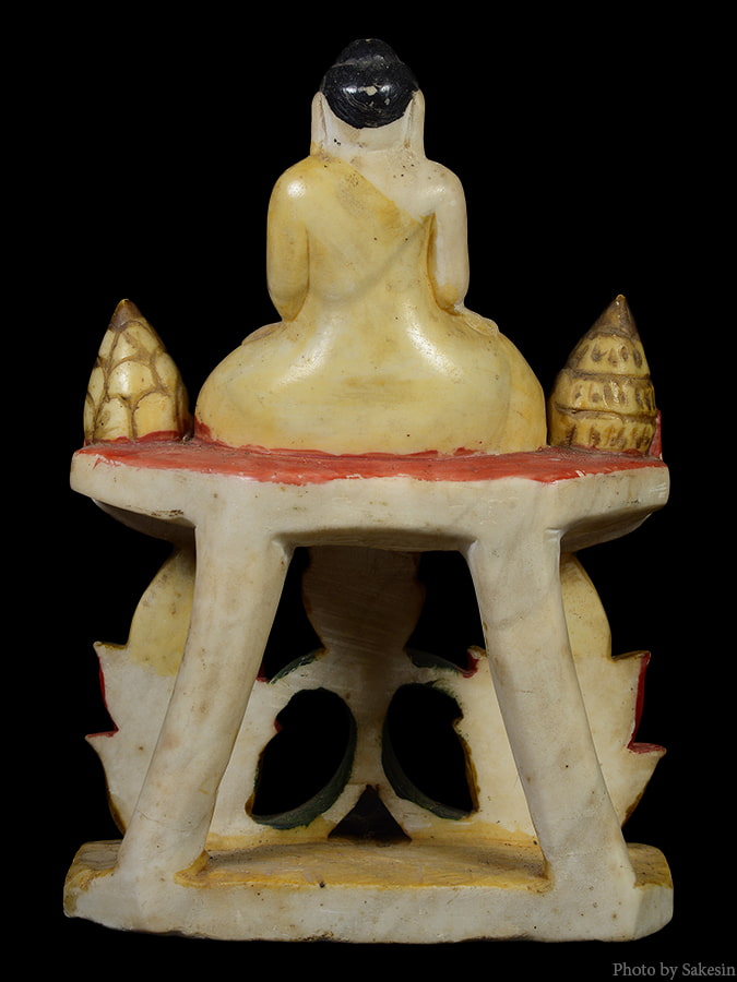 พระบูชาหินแกะ ฐานดอกไม้ ศิลปะ พม่า หน้าตัก 2 นิ้ว สูง 4นิ้ว