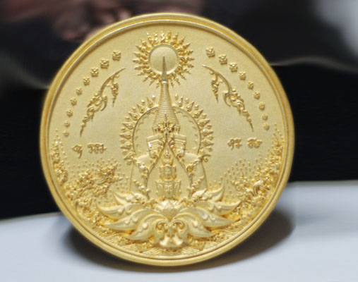 เหรียญอภิปัญญามหาเศรษฐี เนื้อบรอนซ์ชุบทองพ่นทราย ขนาด 5.5 cm.