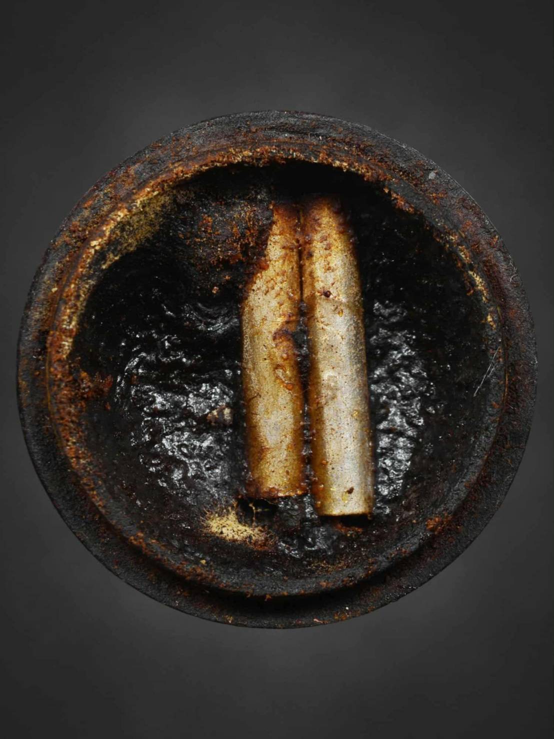 สีผึ้งดำตะกรุดสาริกาเนื้อเงิน ลป.เย่อ