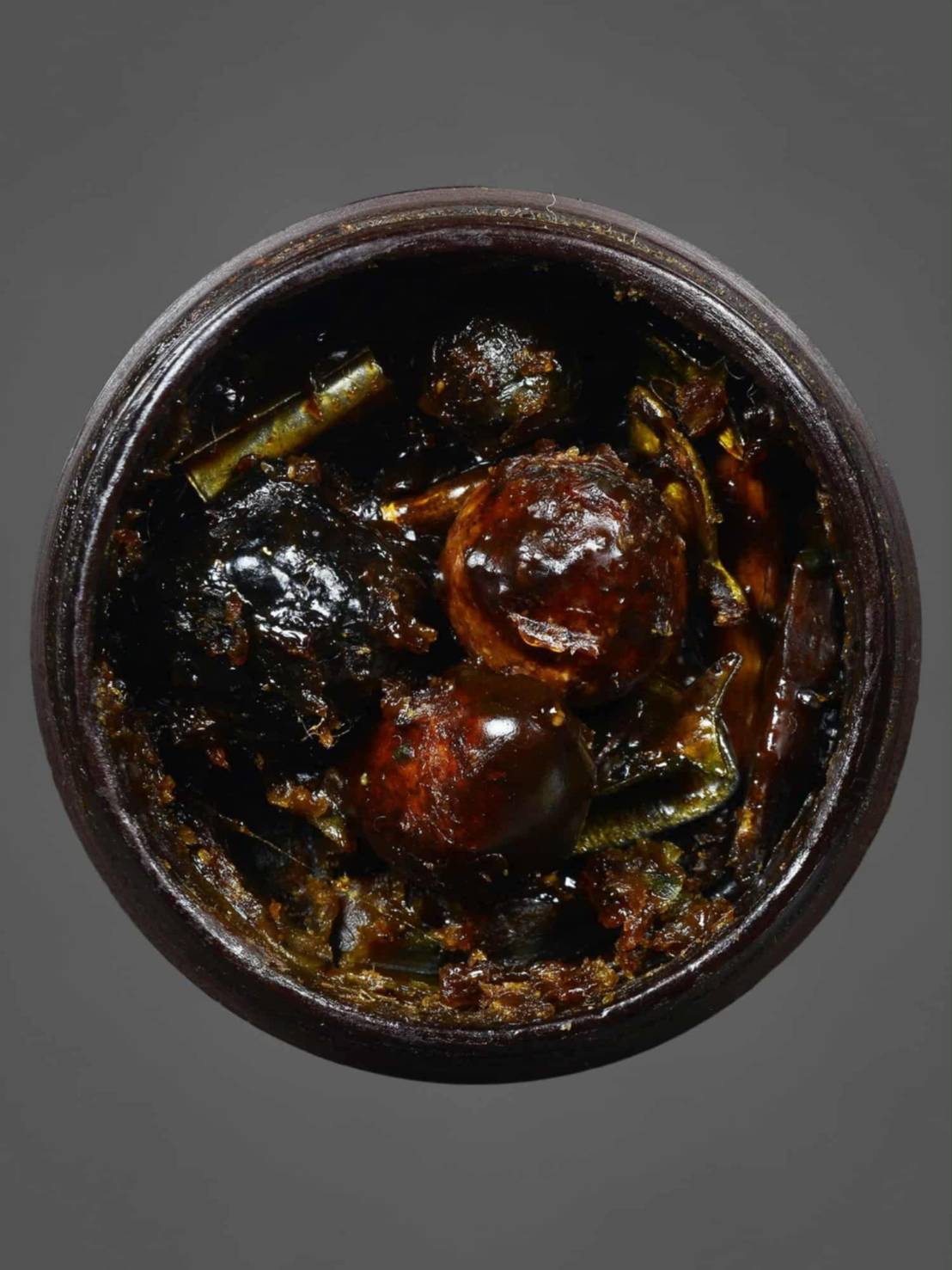 สีผึ้งยุคแรก ลพ.กวย ชุตินธโร