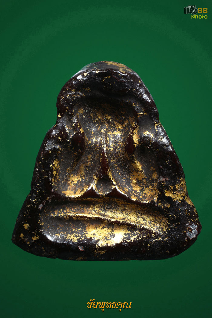 พระปิดตาหลังแบบลงรักปิดทอง