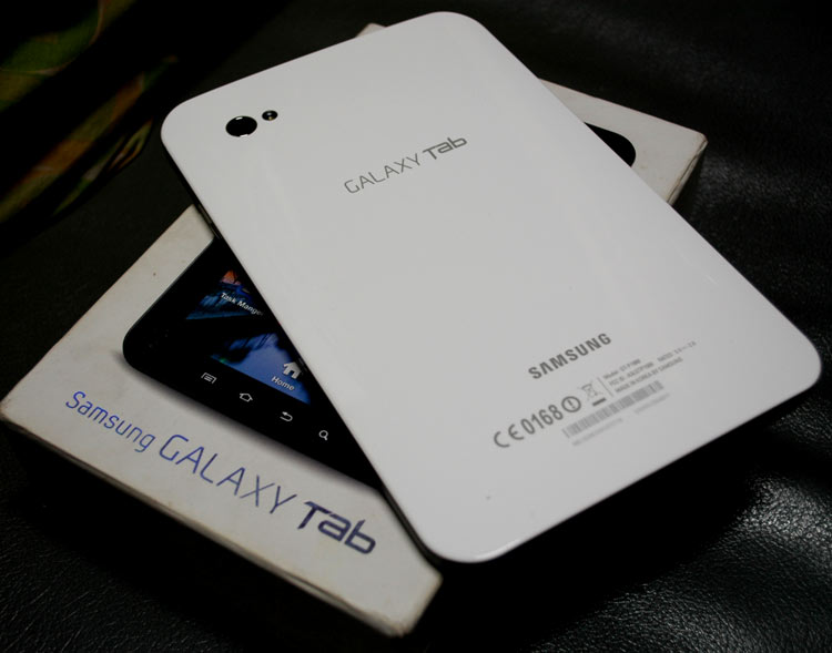 มือถือ Samsung Galaxy Tab P1000 หน้าจอ 7นิ้ว สภาพ 95% กล่องอุปกรณ์ครบ