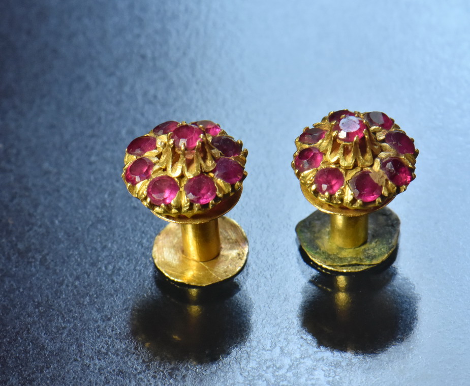 จี้หูทองคำประดับพลอย งานล้านนาโบราณ