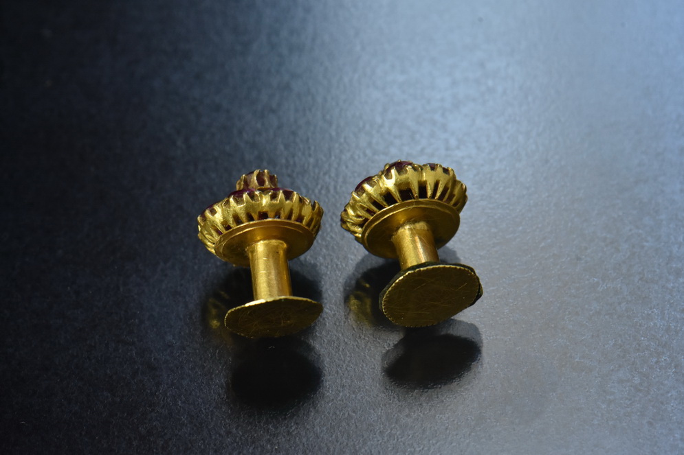 จี้หูทองคำประดับพลอย งานล้านนาโบราณ