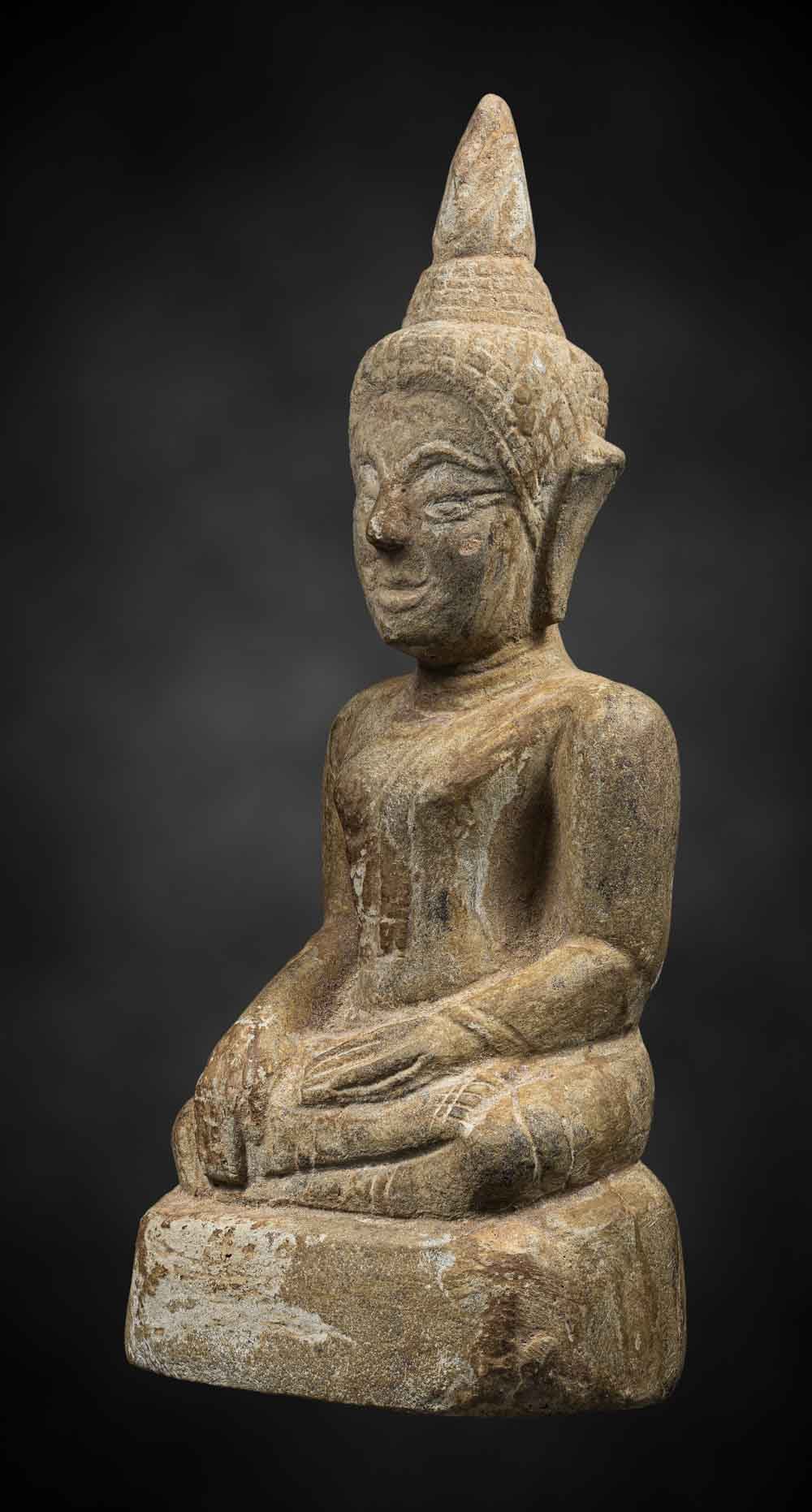 พระหินแกะโบราณกรุพะเยา