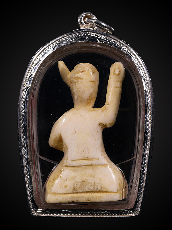 พ่อครูเส่วิชา(เซวิกจ่า) งาแกะเก่า