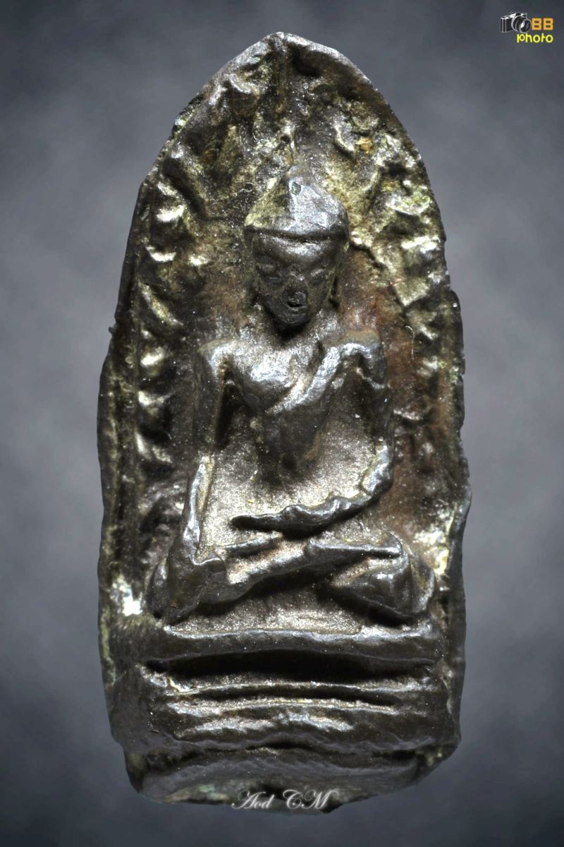 พระรอดวัดมหาวัน ๑๒๐๐ ปี เนื้อนวะ ปี ๒๕๒๘