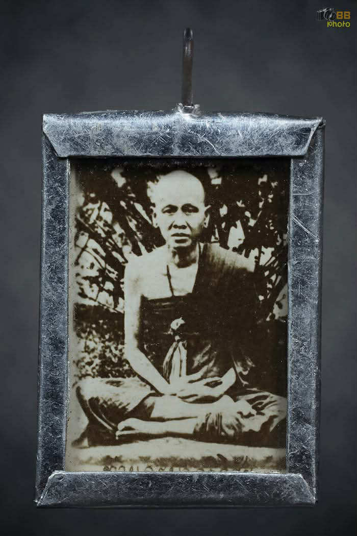 รูปถ่าย ครูบาเจ้าฯ - หลัง วัดดอยสุเทพ