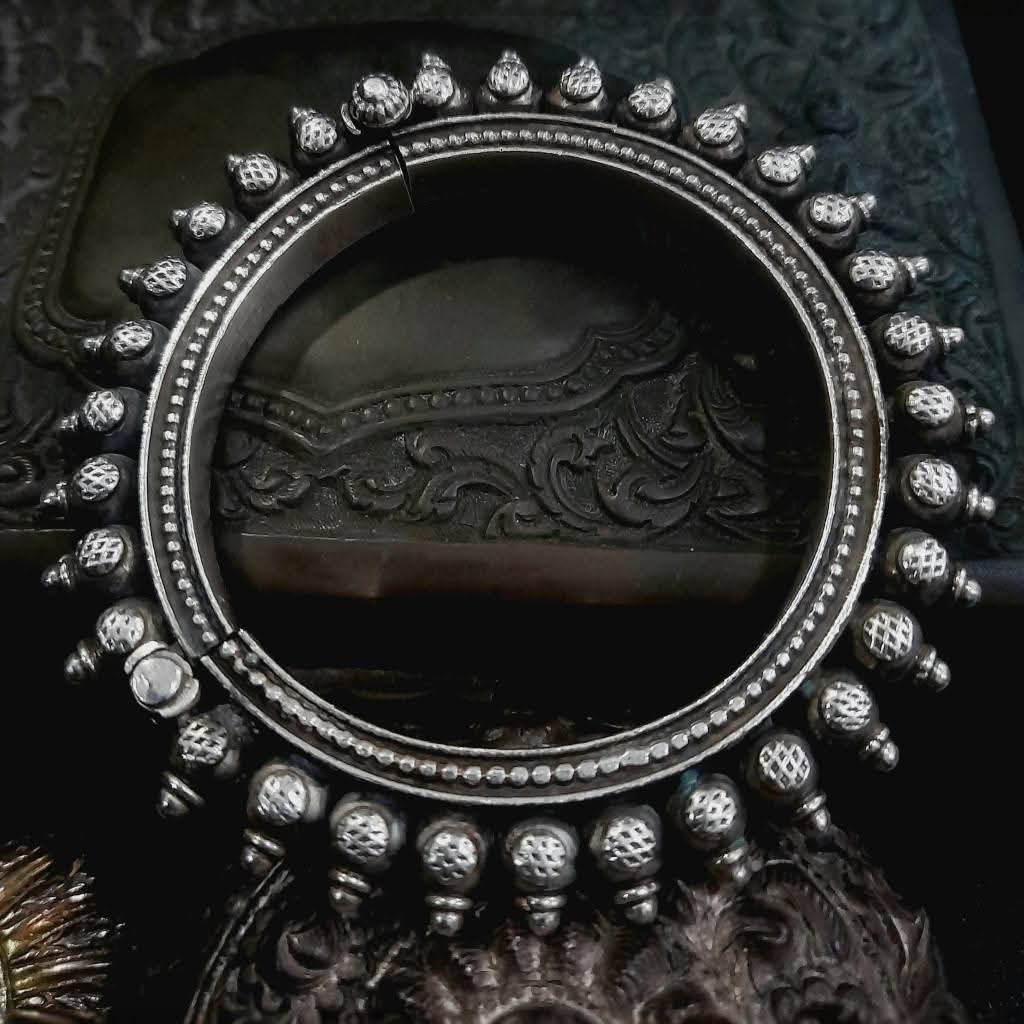 กำไลเงินแท้งานช่างยุคเก่าถอดสลักได้