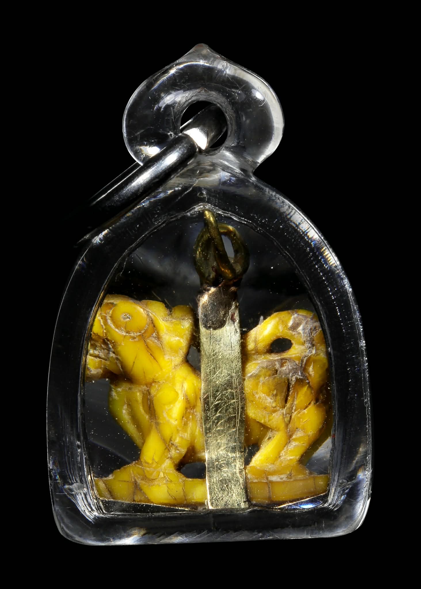 สิงห์สองขวัญเลี่ยมทองคำ