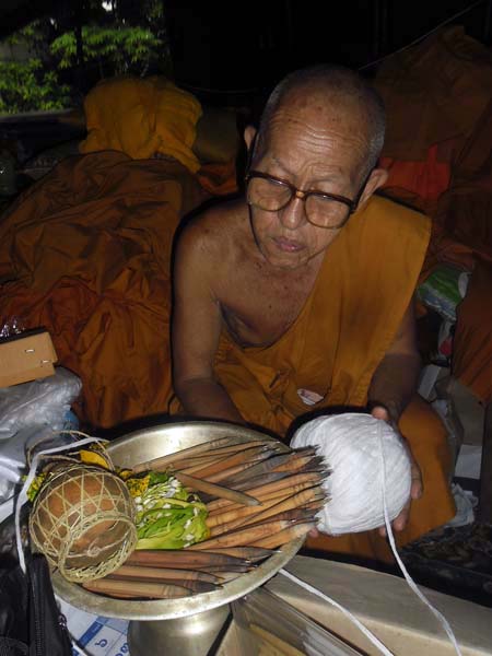 พระเกจิผู้เรืองเวทย์แห่งสันทราย - ดอยสะเก็ต (ครูบาคำอ้าย)