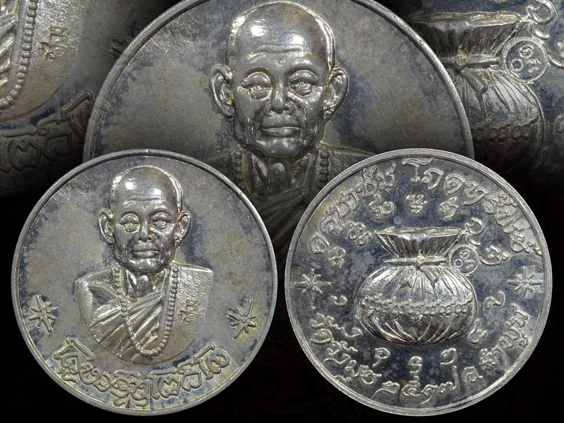เหรียญโภคทรัพย์เนื้อเงินครูบาชุ่มโค๊ตชุม