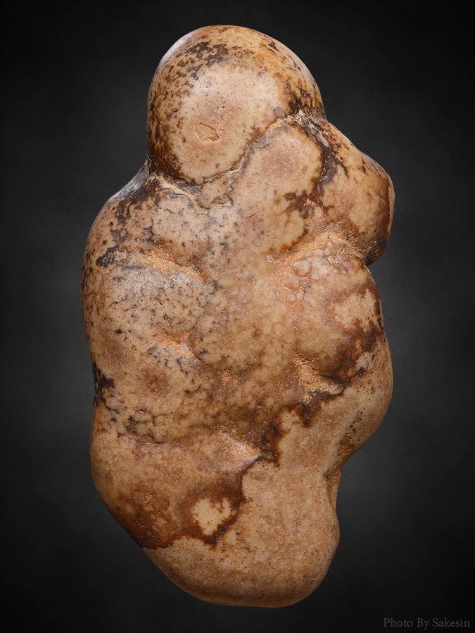 จักพรรดิเครื่องรางคตงาช้างเป็นหิน