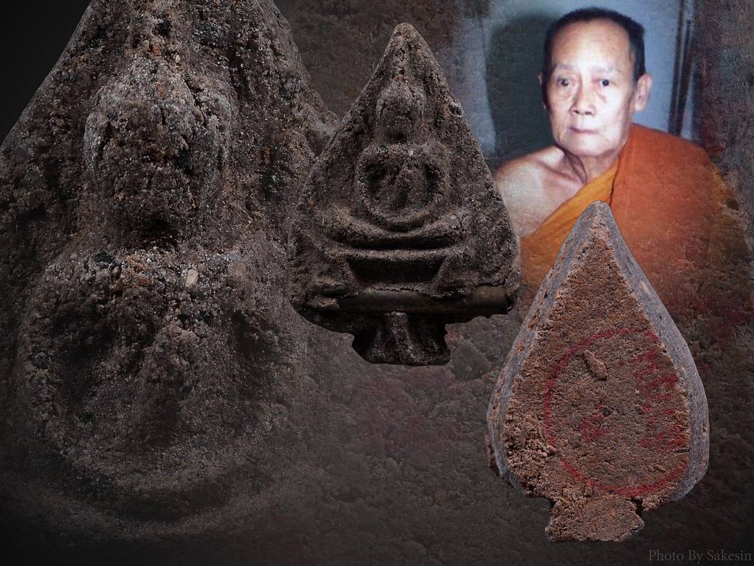 กลีบบัวรุ่นแรกครูบาจันต๊ะเนื้อดำหายากมาก