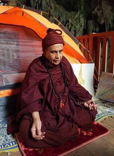 น้ำเต้าจีวรครูบาบุญชุ่ม ญาณสํวโร