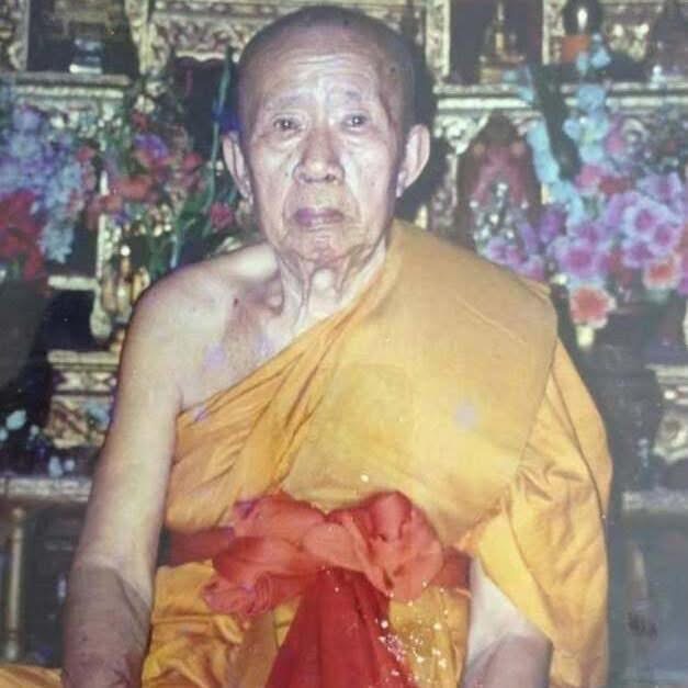  ผ้ายันต์วัวกินนมเสือ ครูบาปัญญา จ.น่าน