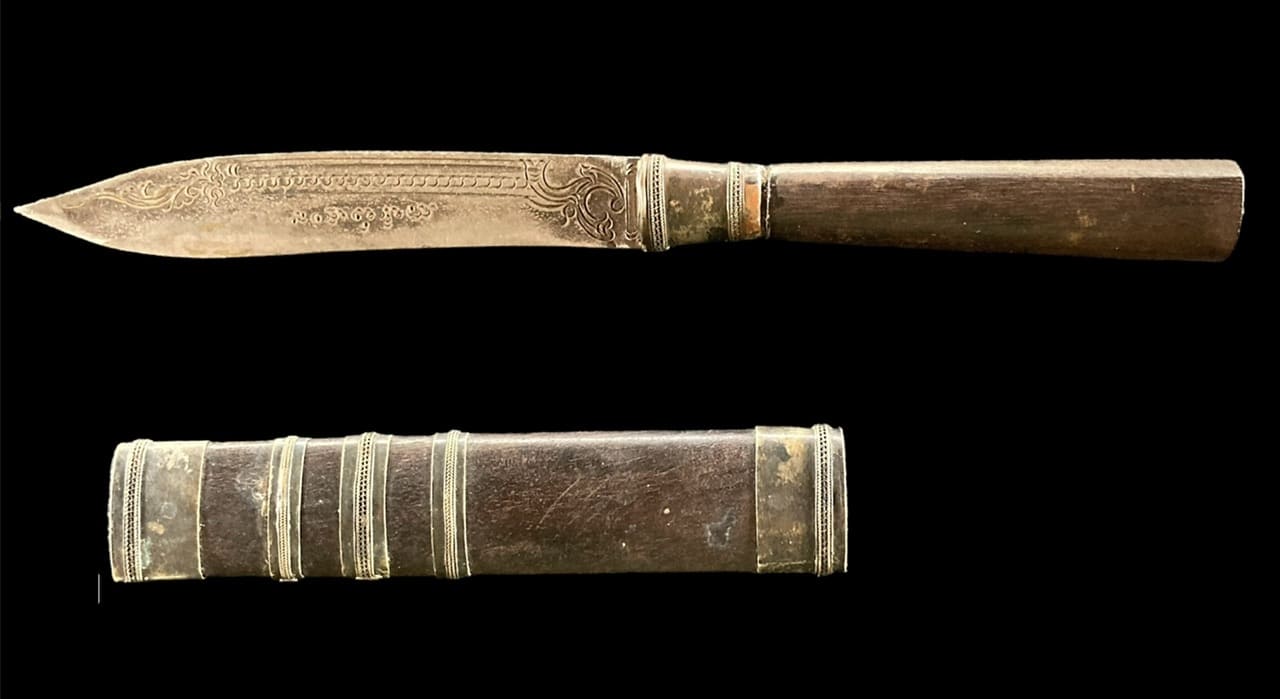 มีดหมอหลวงพ่อทบ  วัดเขาชนแดน