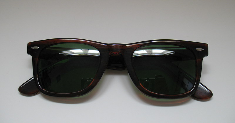 RAY-BAN Wayfarer (รุ่น1) USA. size 50 mm. กรอบดำเลนส์เขียว G-15  B&L (BAUSCH & LOMB) สภาพไม่มีตำหนิใ