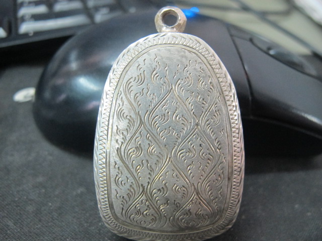 ตลับเงินพระเปิม งานแกะมือครับหนาใหญ่ เคาะเดียว