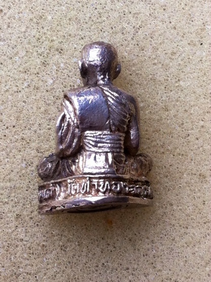 รูปหล่อหลวงพ่อดำเนื้อเงิน