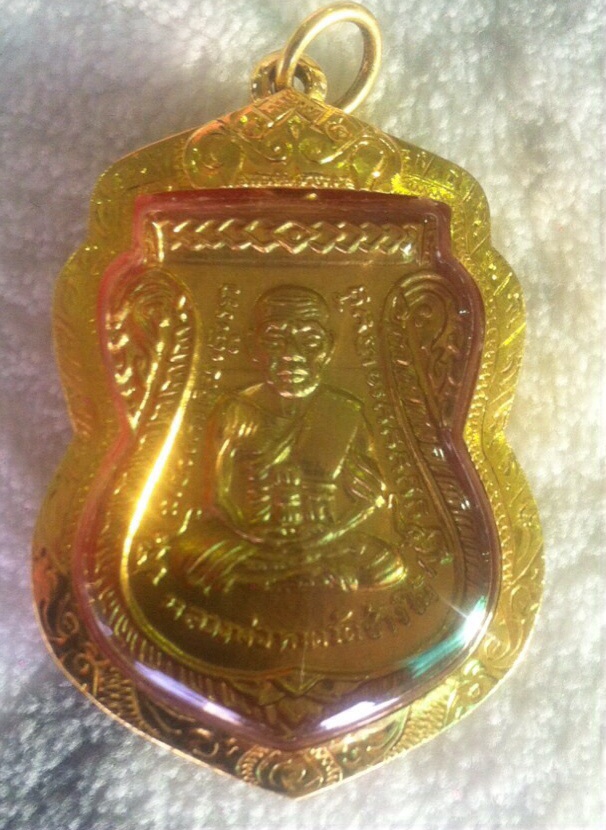 เหรียญทองคำหลวงปู่ทวดปิด18000บาทพระบ้านๆครับ