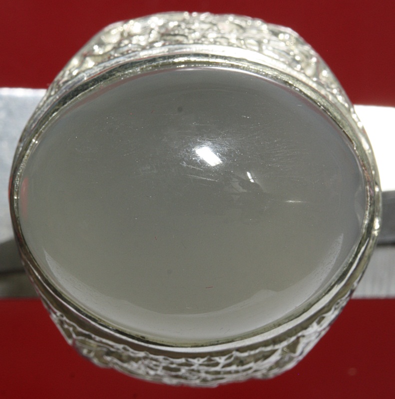 แหวนทำจากเงิน หัวเป็น แก้วหมอกมุงเมือง ราคา 950 บาท 