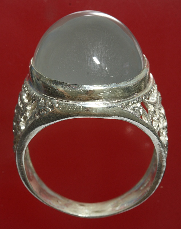 แหวนทำจากเงิน หัวเป็น แก้วหมอกมุงเมือง ราคา 950 บาท 