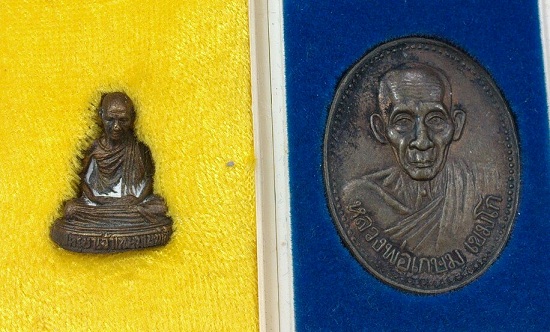 เหรียญ บารมี ๘๑ นวะ ปี35 + ลอยองค์ เซ็งลี่ฮ่อ ปี36 ( กล่องเดิม )