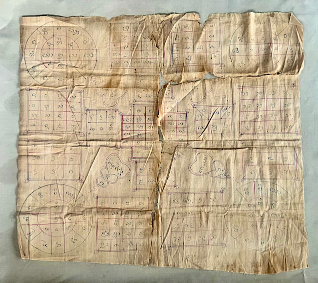 ผ้ายันต์มงกุฏพระเจ้าครูบาศรีบุญเรือง 