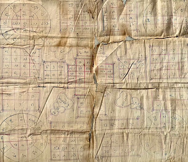 ผ้ายันต์มงกุฏพระเจ้าครูบาศรีบุญเรือง 