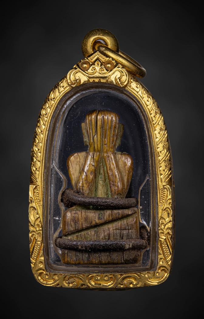 ปิดตางาแกะ หลวงพ่อเดิม เลี่ยมทองพร้อมใช้