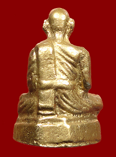 รูปหล่อโบราณก้นตัน รุ่นแรก หลวงปู่ครูบาอิน อินโท วัดฟ้าหลั่ง ปี 2533 ผิวสวยมาก ๆ คับ วิ้ง ๆ ดุจทองคำ