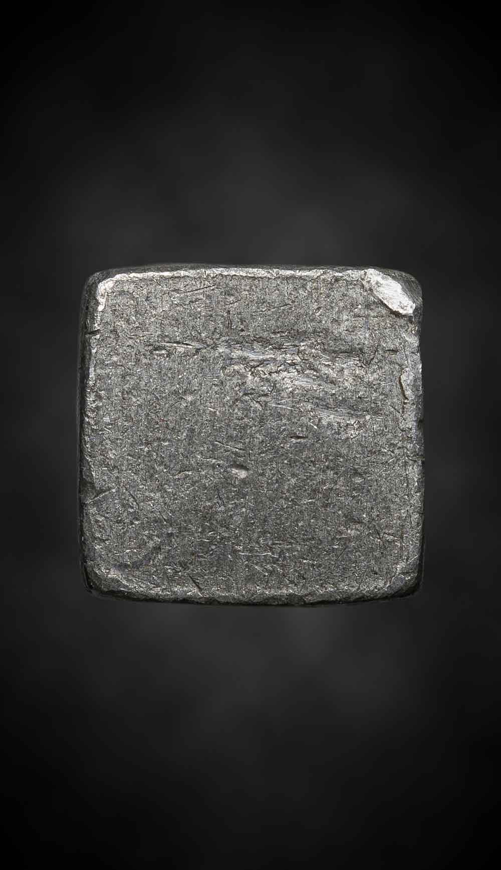 เครื่องรางแปลกแท่งเหลี่ยม