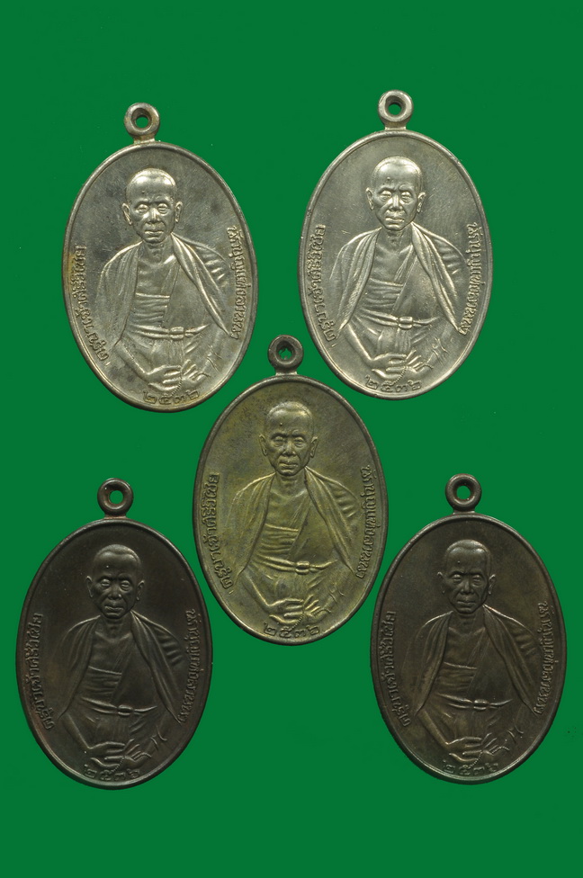 เหรียญครูบาศรีวิชัย ปี36 เนื้อนวะ จัดหนักๆ ทีเดียว 5 องค์ สวยเดิมๆ ทุกเหรียญ ครับ
