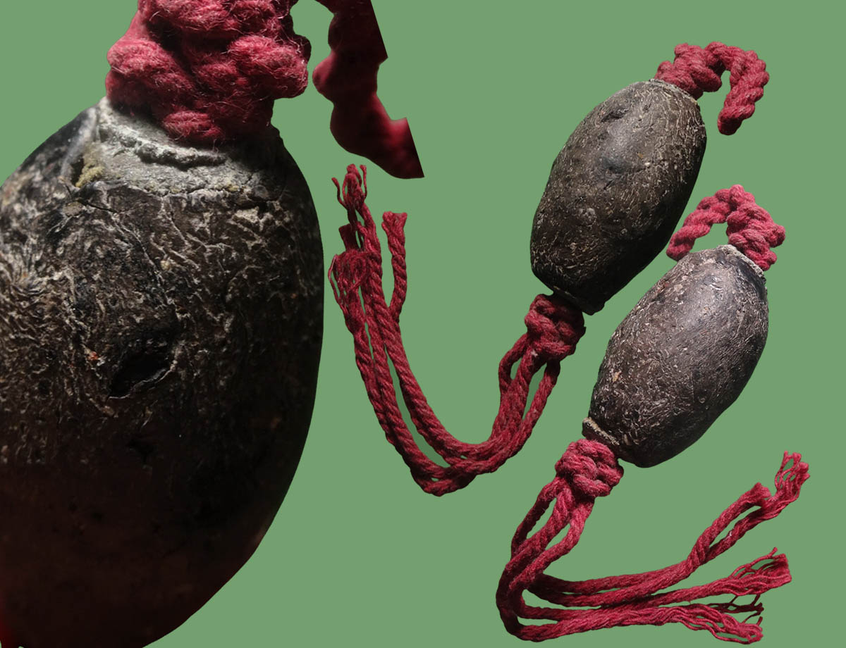 ตะกรุดหนังควายอาถรรพ์พอกครั่ง ครูบาชุ่ม