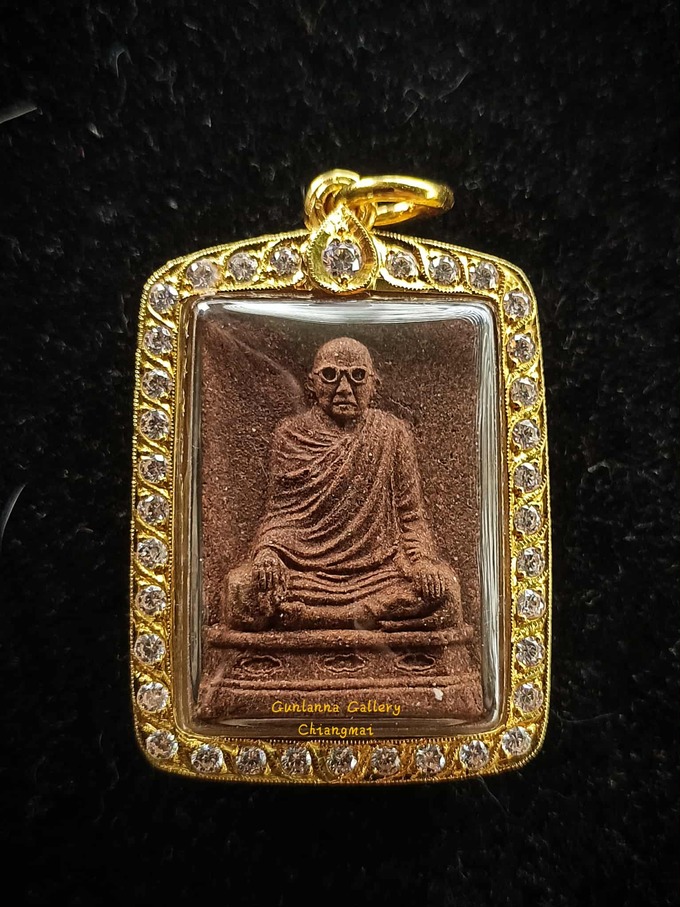 พระผงยาเมตตา528 รูปครูบาวัดไม้ฮุง (ทอง)