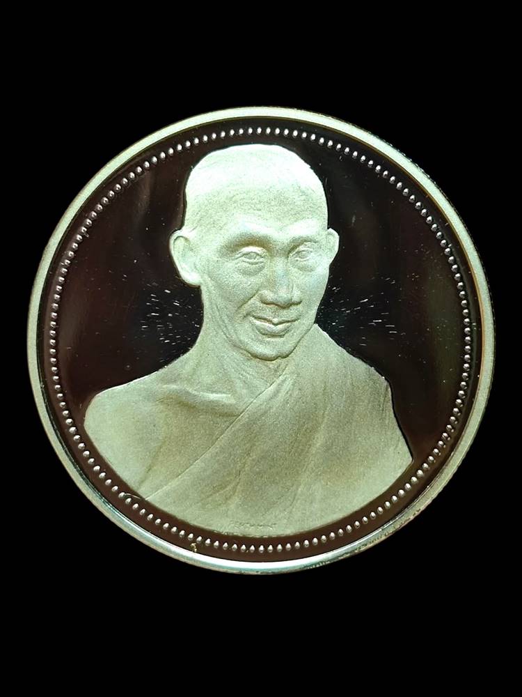 หลวงพ่อเกษม 12 นักษัตร เนื้อเงิน ปี 2537