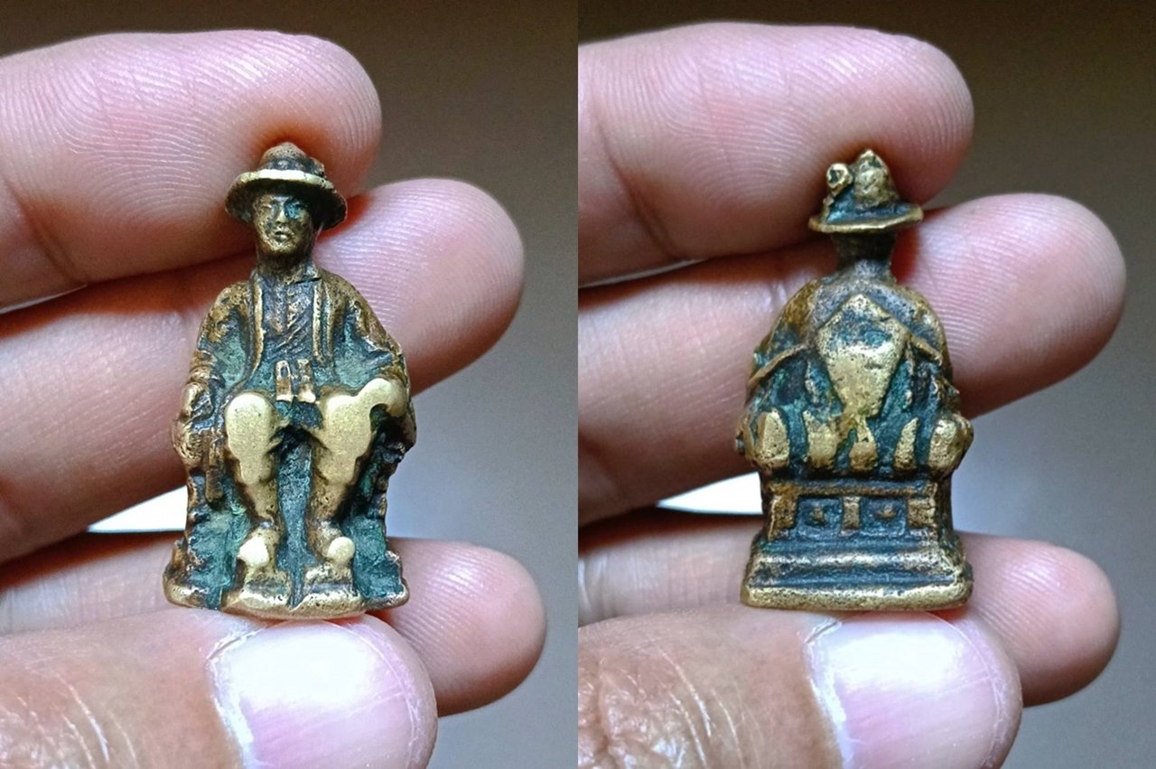 รูปหล่อพระเจ้าตาก วัดสุทัศน์ ปี2494