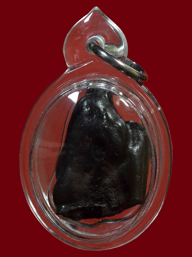 ขี้เหล็กไหล อาจารย์เบส จอมขมังเวทย์หนุ่ม