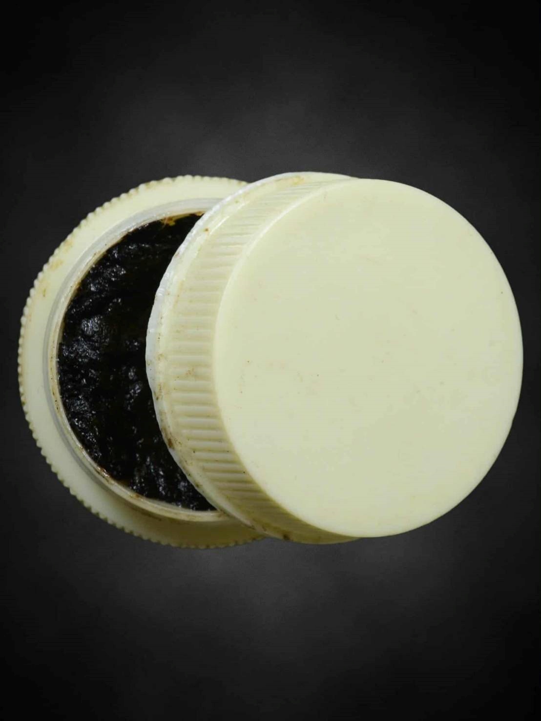 สีผึ้งดำยาเณรแก้ว พ่อท่านรอด