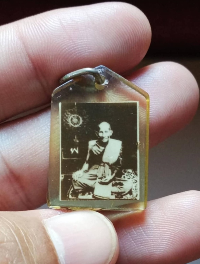 รูปถ่ายหลวงปู่ศุขหลังกรมหลวงชุมพร